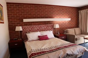 Carnegie Motor Inn and Serviced Apartments - Accommodation Redcliffe