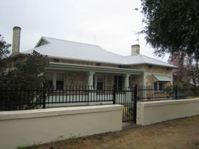 Naracoorte Cottages - MacDonnell House - Accommodation Redcliffe