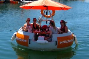 Self-Drive BBQ Boat Hire Mandurah - Group of 3 - 6 people - Accommodation Redcliffe